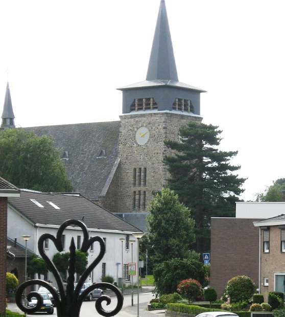 Zijaaanzicht Kerk Spaubeek
